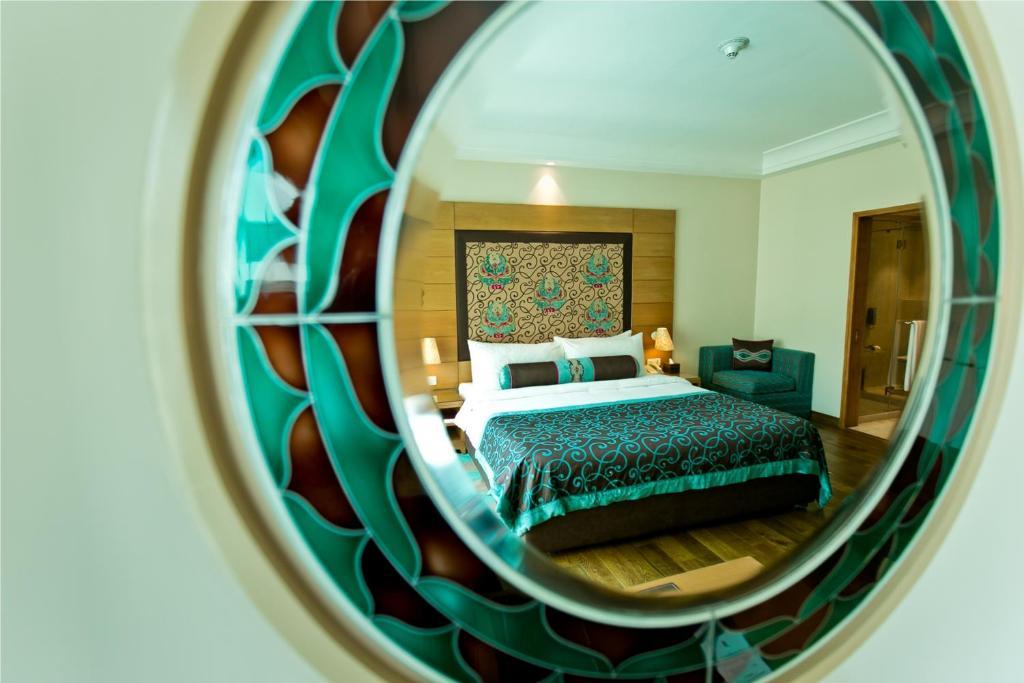 Luxury Room King Avail on F&B SPA & Laundry Facilities,339322390:JPEG